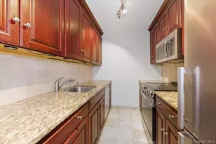 90 S Park Ave, Rockville Centre, NY 11570 - Photo 10