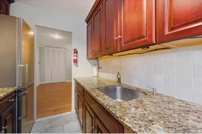 90 S Park Avenue #B2, Rockville Centre, NY 11570 - Photo 12