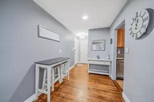 8 Terrace Cir, Great Neck, NY 11021 - Photo 4