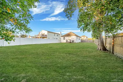 110 2nd Avenue, Bay Shore, NY 11706 - Photo 22