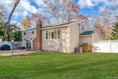28 Cedarwood Lane, Commack, NY 11725 - Photo 8