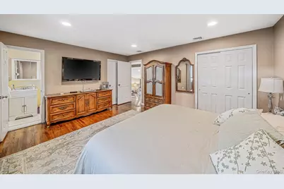 28 Cedarwood Lane, Commack, NY 11725 - Photo 32
