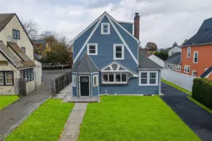 28 Cornwall Ln, Hempstead, NY 11550 - Photo 2