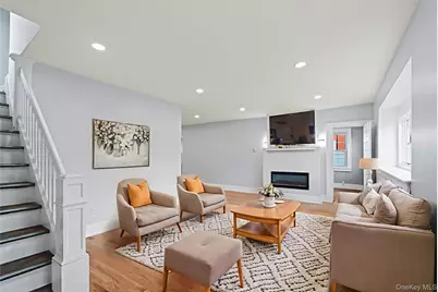 28 Cornwall Lane, Hempstead, NY 11550 - Photo 14