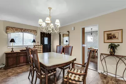 27 Abbey Lane, Plainview, NY 11803 - Photo 4