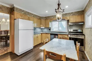 27 Abbey Ln, Plainview, NY 11803 - Photo 10