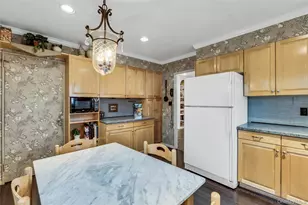 27 Abbey Ln, Plainview, NY 11803 - Photo 12