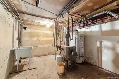 71-34 Kissena Boulevard, Flushing, NY 11367 - Photo 38