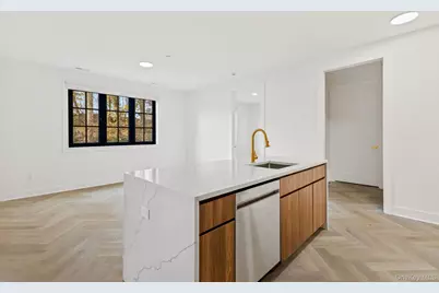 100 E Putnam Avenue #304, Greenwich, CT 06807 - Photo 2