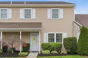 112 Cedar Shake Ct, Huntington Station, NY 11746 - Photo 4