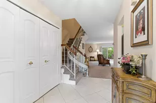 112 Cedar Shake Ct, Huntington Station, NY 11746 - Photo 6