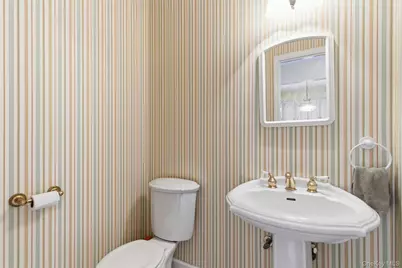 112 Cedar Shake Court, Huntington Station, NY 11746 - Photo 16