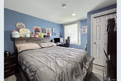 430 Heathcote Road, Lindenhurst, NY 11757 - Photo 16