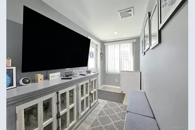 430 Heathcote Road, Lindenhurst, NY 11757 - Photo 12