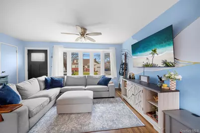 15 Goldsmith Avenue, Greenlawn, NY 11740 - Photo 6