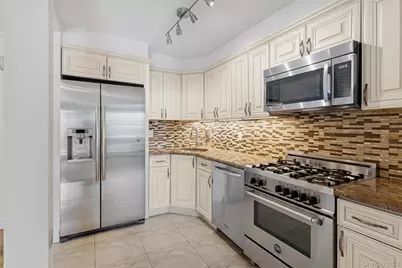 157 Hempstead Avenue #B20, Lynbrook, NY 11563 - Photo 2