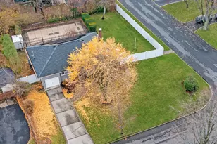 16 E Hill Dr, Smithtown, NY 11787 - Photo 24