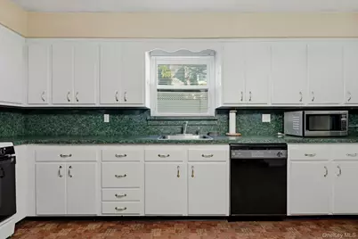 1 Hillcrest Road, Port Washington, NY 11050 - Photo 16