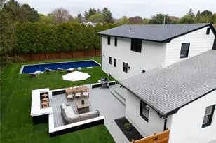 17 Underhill Dr, Southampton, NY 11968 - Photo 2