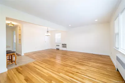 60 Chestnut Street, Rockville Centre, NY 11570 - Photo 2