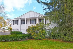 22 Suttonwood Dr, Commack, NY 11725 - Photo 2