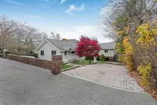 25 Teneyck Ave, Greenwood Lake, NY 10925 - Photo 2