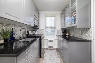 194 Smith St, Freeport, NY 11520 - Photo 12