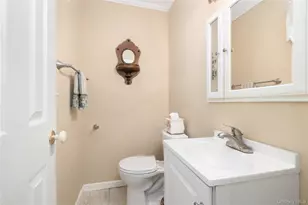 6 White Birch Dr, Babylon, NY 11702 - Photo 10