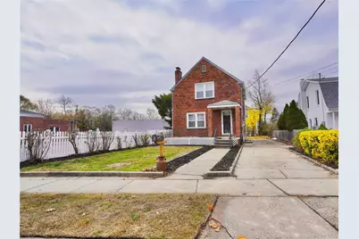 5 Ashwood Road, Port Washington, NY 11050 - Photo 1