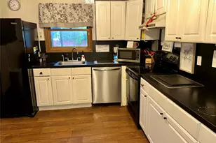 27 Wedgewood Dr, Coram, NY 11727 - Photo 6