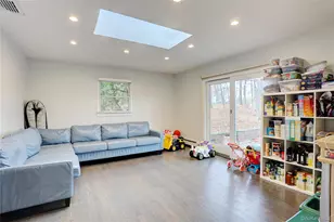 7 Hawk St, Chestnut Ridge, NY 10977 - Photo 10