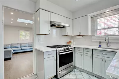 7 Hawk Street, Chestnut Ridge, NY 10977 - Photo 8