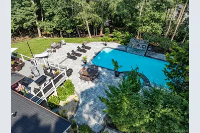 142 Landing Meadow Road, Smithtown, NY 11787 - Photo 6