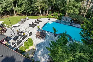 142 Landing Meadow Rd, Smithtown, NY 11787 - Photo 6