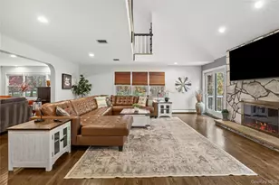 142 Landing Meadow Rd, Smithtown, NY 11787 - Photo 16