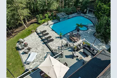 142 Landing Meadow Road, Smithtown, NY 11787 - Photo 4