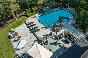 142 Landing Meadow Rd, Smithtown, NY 11787 - Photo 4