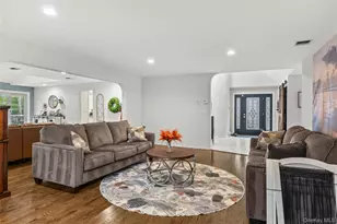 142 Landing Meadow Rd, Smithtown, NY 11787 - Photo 14