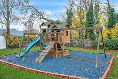 4 3rd Avenue, East Islip, NY 11730 - Photo 44