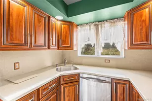 10 Queen Dr, Sound Beach, NY 11789 - Photo 12