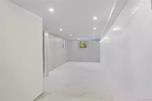 10 Queen Dr, Sound Beach, NY 11789 - Photo 30