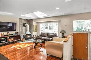 29 Elmwood Ct, Plainview, NY 11803 - Photo 8