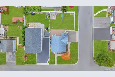 297 Catskill Avenue, Lindenhurst, NY 11757 - Photo 38