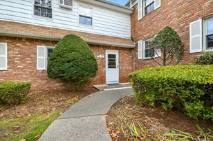 66 Parkside Dr, Suffern, NY 10901 - Photo 2
