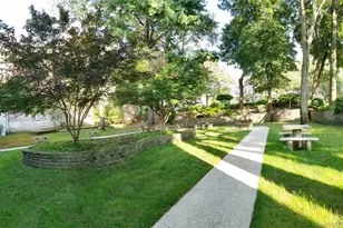 6 W Mill Dr, Great Neck, NY 11021 - Photo 28