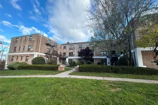 6 W Mill Dr, Great Neck, NY 11021 - Photo 2