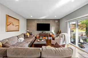 38 Hamlet Dr, Mount Sinai, NY 11766 - Photo 10