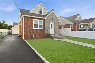 253 William St, West Hempstead, NY 11552 - Photo 2