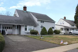 248 Twin Ln E, Wantagh, NY 11793 - Photo 2