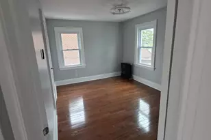 109-73 200th St, Saint Albans, NY 11412 - Photo 2